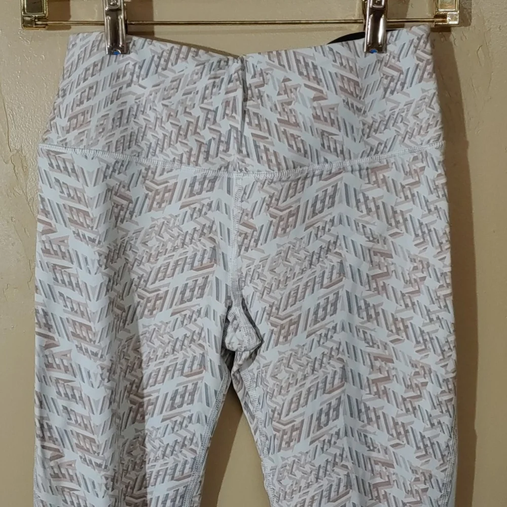 Victoria's Secret Mesh Side Cut Out Capris S NWOT - Picture 2 of 8